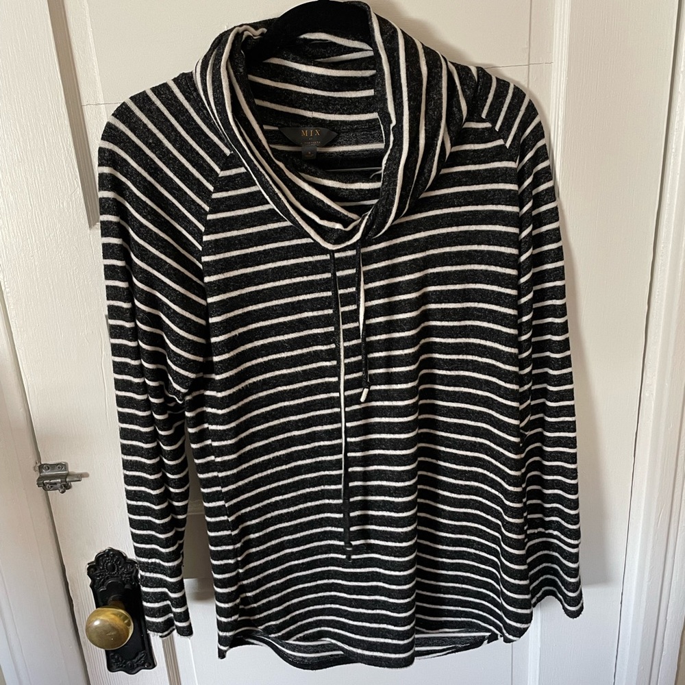 *NEVER WORN* extremely soft sweater